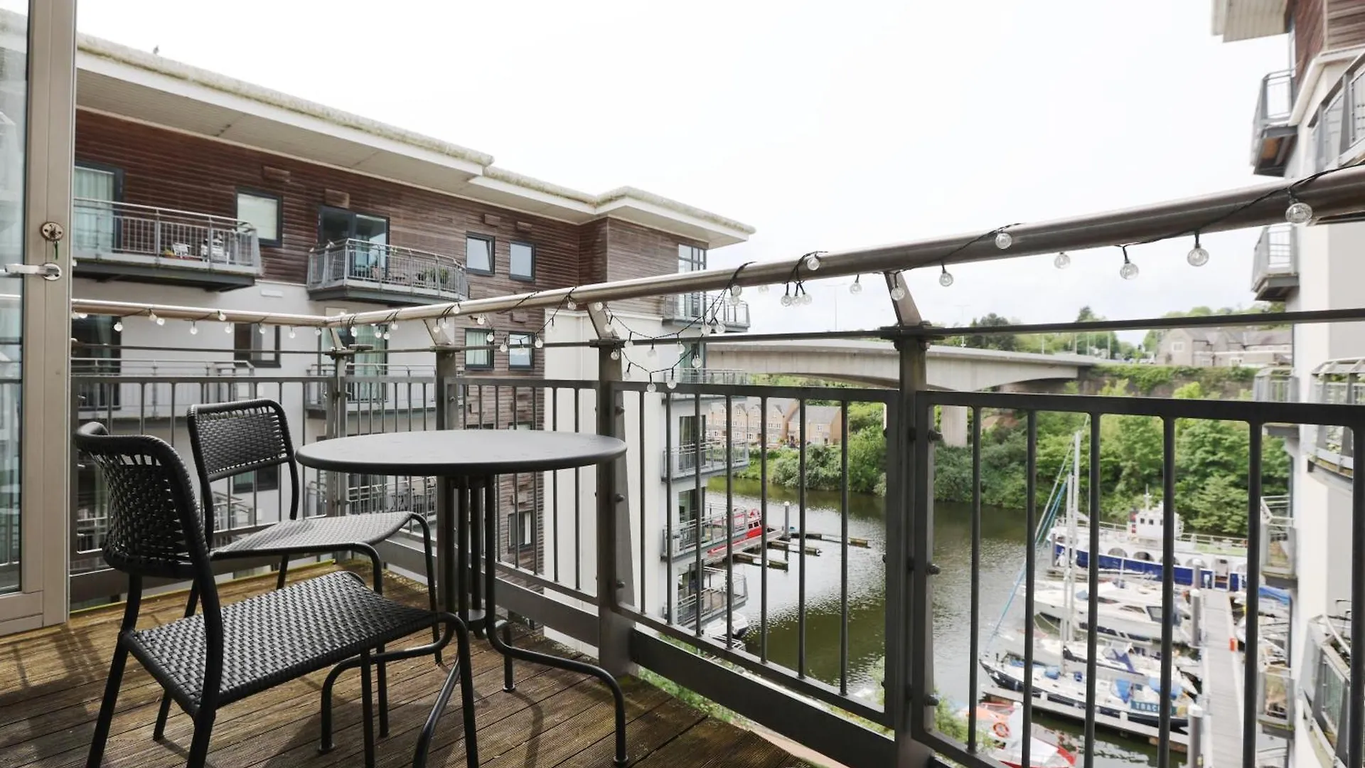 Modern & Peaceful Cardiff Bay Apartment By N And N Stays, Private Balcony, Perfect Location For Workers Or A Short Break, Great Disc Available For Long Stays United Kingdom