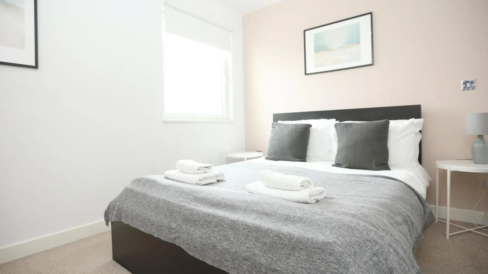 Modern & Peaceful Cardiff Bay Apartment By N And N Stays, Private Balcony, Perfect Location For Workers Or A Short Break, Great Disc Available For Long Stays 0*,  United Kingdom