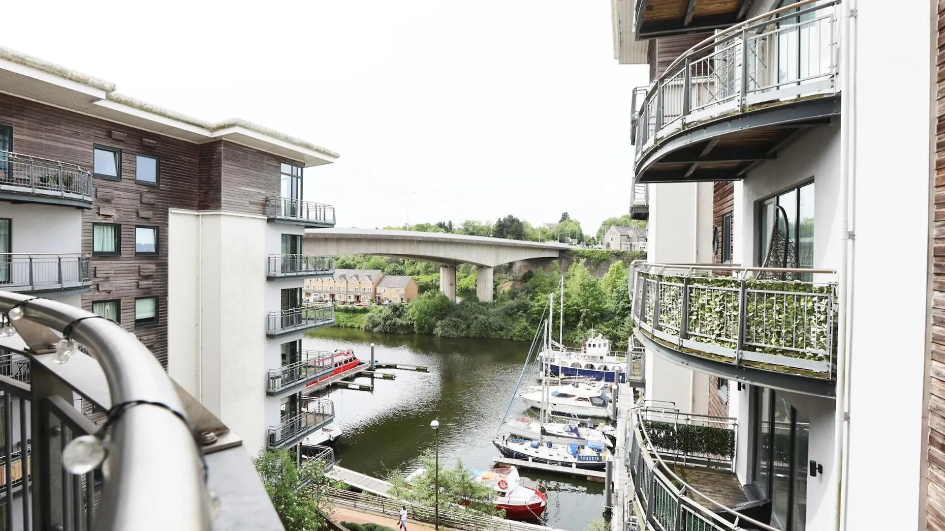 Modern & Peaceful Cardiff Bay Apartment By N And N Stays, Private Balcony, Perfect Location For Workers Or A Short Break, Great Disc Available For Long Stays United Kingdom