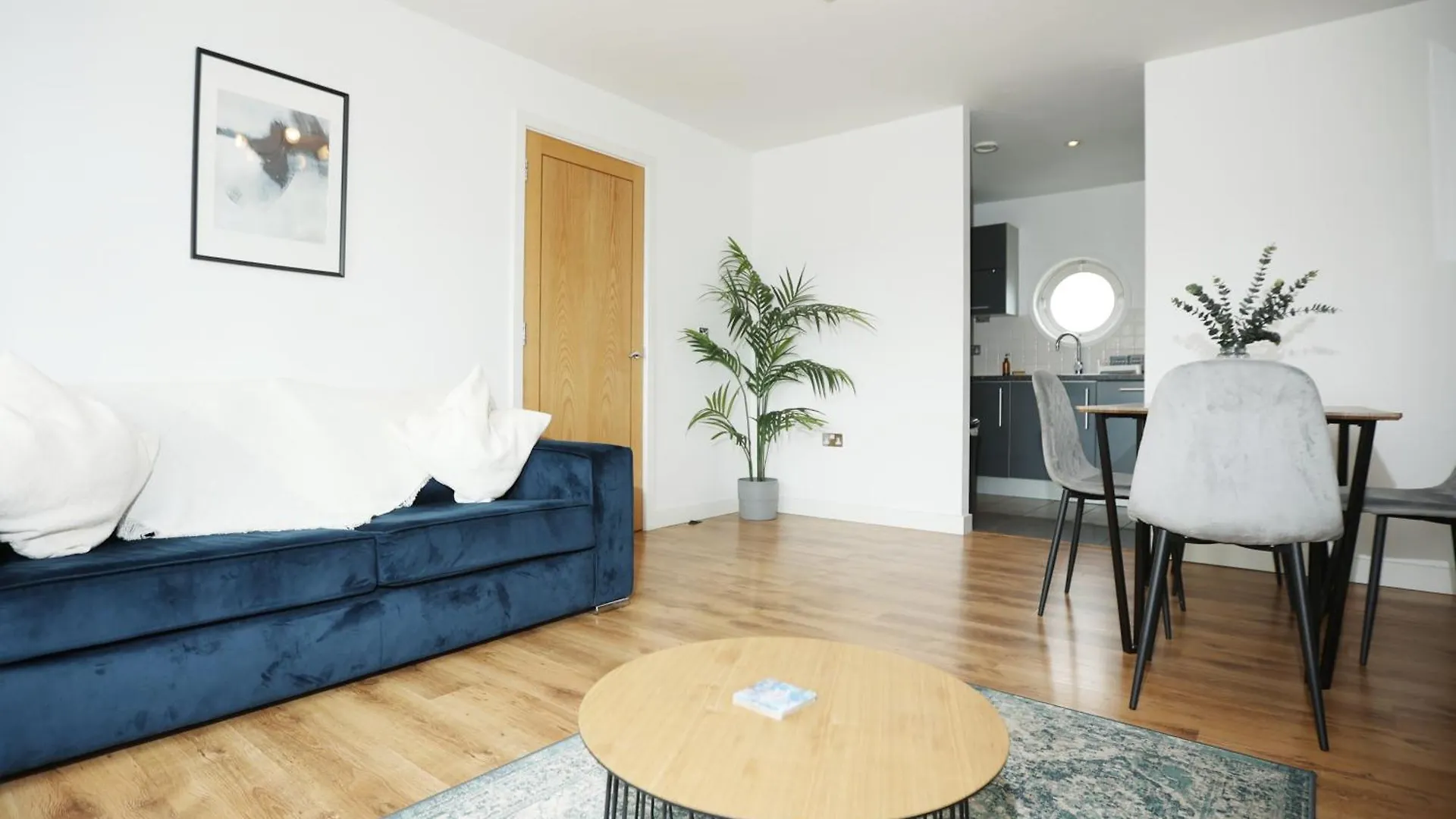 Modern & Peaceful Cardiff Bay Apartment By N And N Stays, Private Balcony, Perfect Location For Workers Or A Short Break, Great Disc Available For Long Stays United Kingdom